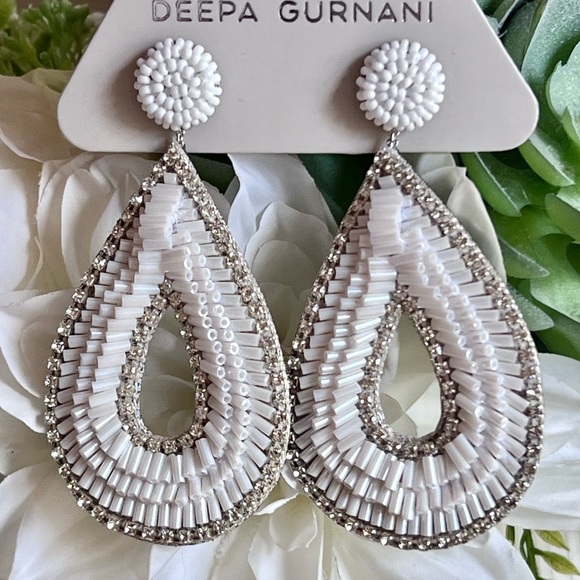 🌺🎉HP🎉🌺 NWT Deepa Gurnani Beaded White Crystal Hoop Chandeliers - Picture 14 of 16